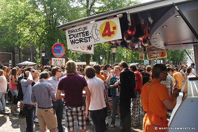 4 euro / Broodje duitse worst