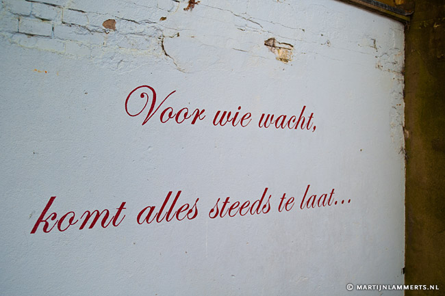 Voor wie wacht, komt alles steeds te laat...